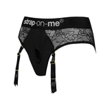 Strap orm leas a bhaint as lingerie diva beag