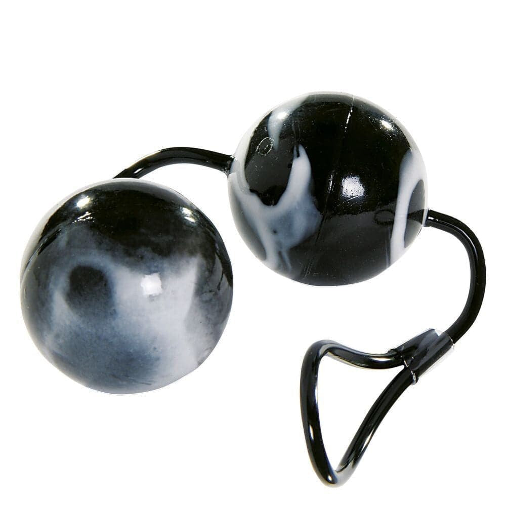 جوڑی کی گیندیں سیاہ اور سفید