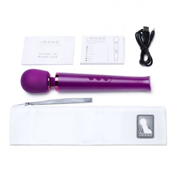 Le Wand Petite Oplaadbare vibrerende massager Donkere kers
